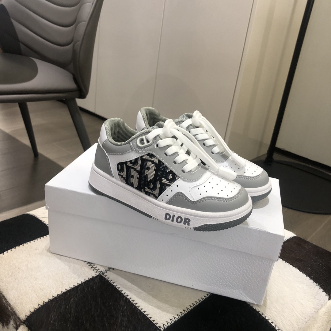 Children's shoes child